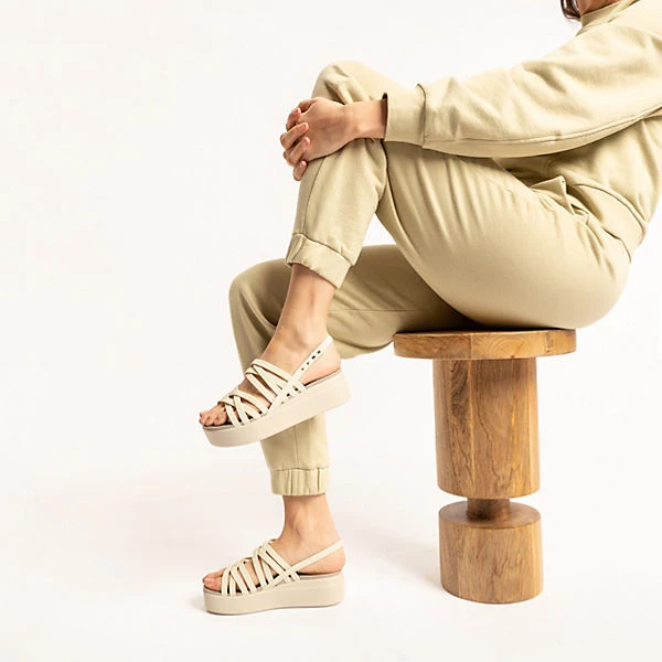 Crocs Brooklyn Strappy Lowwdg Plateau-Sandaletten 4 Crocs Brooklyn Strappy Lowwdg Plateau-Sandaletten – Bild 2